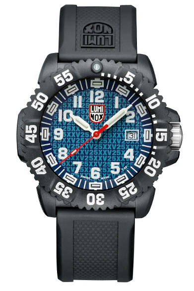 <strong>25TH ANNIVERSARY 3050 SERIES </strong><br />ケース｜PCカーボン<br />直径｜44mm<br />ムーブメント｜クォーツ<br />ブレスレット｜ラバー<br />防水｜200m<br />価格｜4万8600円<br />