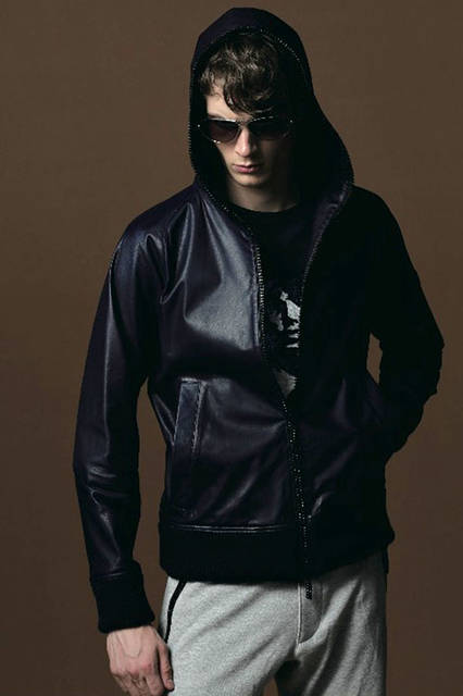 <strong>Dartin Bonaparto｜ダルタンボナパルト</strong><br />レザーパーカ（藍染め） 49万6800円