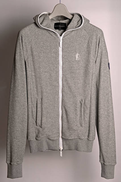 <strong>Dartin Bonaparto｜ダルタンボナパルト</strong><br />パイルパーカ（グレー） 5万2920円