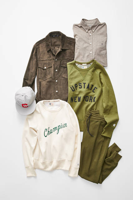 <strong>ブラウン、カーキなどのアースカラーで 秋らしいスタイリングを演出</strong> <br><br>レザージャケット18万3600円、シャツ2万520円、スウェットパンツ2万4840円（すべてトッド スナイダー）、スウェットシャツ各2万7000円（トッド スナイダー ＋ チャンピオン）、キャップ7344円（トッド スナイダー ＋ チャンピオン）