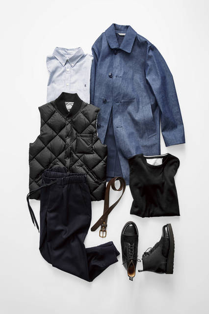 <strong>ブルー、ネイビー、そして黒。 清潔感と男らしさを両立するワードローブ</strong><br><br> コート19万2240円（トッド スナイダー × マッキントッシュ）、シャツ2万1600円、パンツ3万2400円、ベルト1万6200円（すべてトッド スナイダー）、ダウンベスト3万6720円（トッド スナイダー × ロッキー マウンテン フェザーベッド）、ニット3万7800円（トッド スナイダー × ジョン スメドレー）、ブーツ7万8840円（トッド スナイダー × グレンソン）