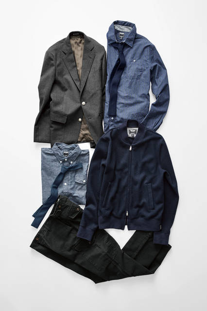 <strong>細身のソリッドタイならカジュアルなシャツにもマッチする</strong><br><br>ジャケット7万200円、ブルゾン3万7800円、シャツ[右上]各2万3760円、シャツ[左下]各2万9160円、パンツ2万5920円、ネクタイ各1万4040円（すべてトッド スナイダー）