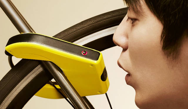 <strong>KOOWHO｜コーフー</strong><br />アルコール検出機能付き自転車ロック「ALCOHO-LOCK（アルコホロック）」使用イメージ