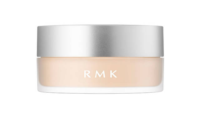 <strong>RMK｜アールエムケー</strong><br />「RMK トランスルーセント フェイスパウダー EX-01」（数量限定）4860円