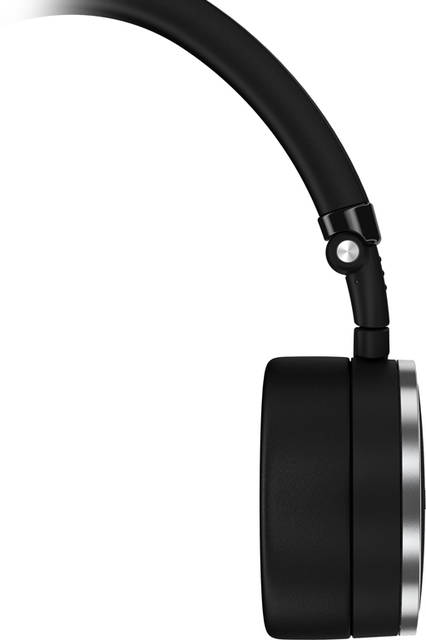 <strong>N60NC</strong><br /> 価格｜オープン（公式オンラインストア価格：3万2270円）<br />AKG独自の「3D-Axis2」機構を採用。小さく折りたたんで収納することができ、付属のキャリーポーチに入れて快適にもち運ぶことができる