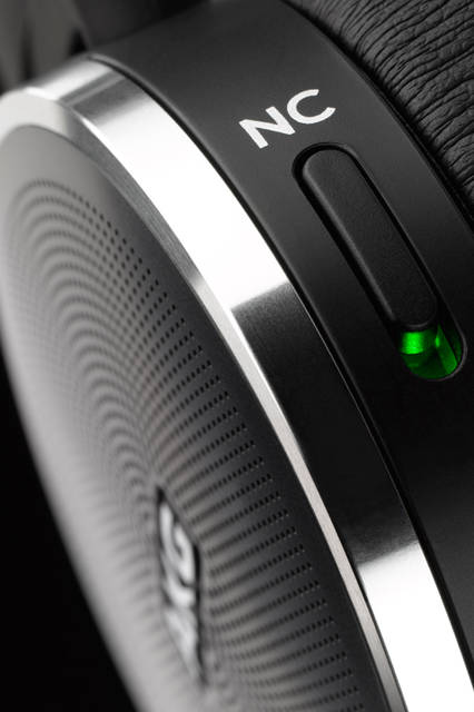 <strong>N60NC</strong><br /> 価格｜オープン（公式オンラインストア価格：3万2270円）<br /> クラス最高レベルの騒音低減率を実現したノイズキャンセリング機能を搭載。同時に機能のオン/オフの切り替えができ、バッテリーを節約して音楽を楽しむこともできる