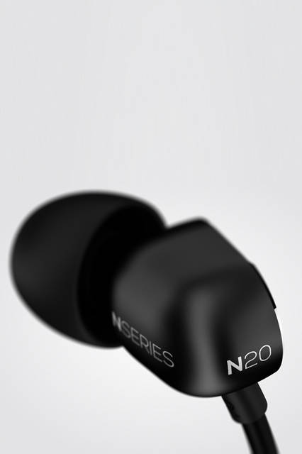  <strong>N20U</strong><br /> 価格｜オープン（公式オンラインストア価格：1万7150円）<br /> 「N20U」「N20」はともに、ハウジング本体には剛性の高いアルマイト処理を施したアルミニウム合金を採用。耐久性を高め、音質に悪影響を与える不要な振動を抑える
