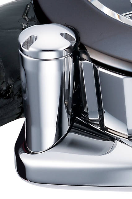 <strong>GALANTE 10th Anniversary Limited Edition</strong><br />ケース｜ステンレススチール<br />直径｜44.4mm<br />厚さ｜18.8mm<br />ムーブメント｜自動巻き（スプリングドライブムーブメントCal.5R86）<br />パワーリザーブ｜約72時間<br />機能｜デュアルタイム表示<br />防水｜日常生活用強化防水(20気圧)<br />限定本数｜100本<br />発売予定｜11月予定<br />価格｜100万4400円</p>