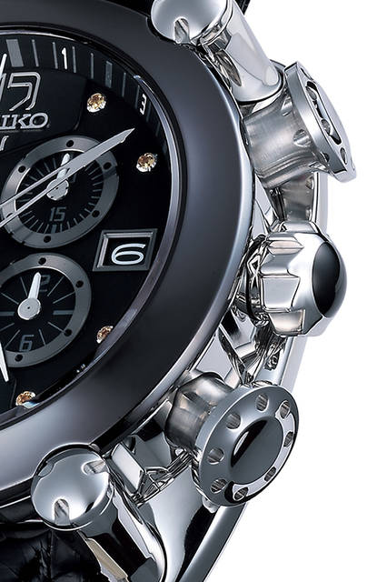 <strong>GALANTE 10th Anniversary Limited Edition</strong><br />ケース｜ステンレススチール<br />直径｜44.4mm<br />厚さ｜18.8mm<br />ムーブメント｜自動巻き（スプリングドライブムーブメントCal.5R86）<br />パワーリザーブ｜約72時間<br />機能｜デュアルタイム表示<br />防水｜日常生活用強化防水(20気圧)<br />限定本数｜100本<br />発売予定｜11月予定<br />価格｜100万4400円</p>