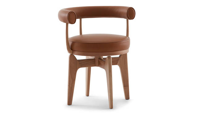 <strong>Cassina ixc.｜カッシーナ・イクスシー</strong><br />シャルロット・ペリアンがル・コルビュジエに出合う前の1927年にデザインし、1929年のサロン・ドートンヌでル・コルビュジエ、ピエール・ジャンヌレ、シャルロット・ペリアンの3名によるコレクションに加わり大成功を収めたメタルフレームのアームチェア「LC7」を木製に応用。1943年にベトナムでペリアンは自宅用にデザインした。新作アイテム「INDOCHINE」（Design：Charlotte Perriand）43万2000円～