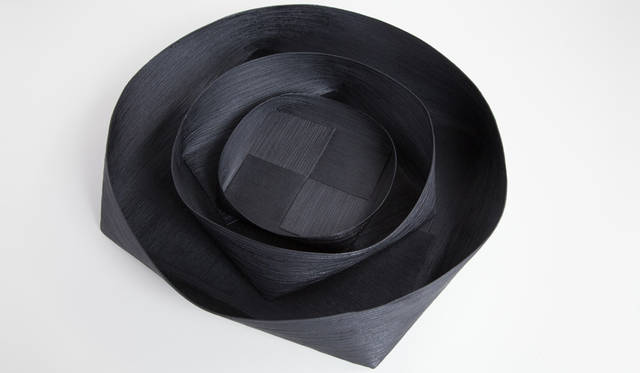 <strong>Cassina ixc.｜カッシーナ・イクスシー</strong><br />和雑貨セレクション「Studio GALA」。紙こよりで成形し漆で塗装されたコレクション「KOYORI」などを展開する