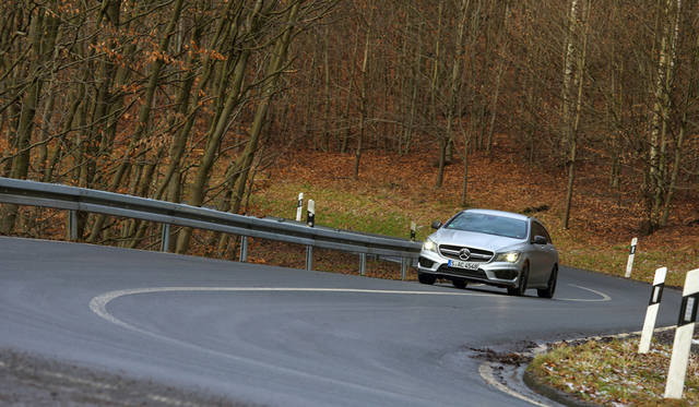 Mercedes-AMG CLA 45 4MATIC Shooting Brake ｜メルセデスAMG CLA 45 4MATIC シューティングブレーク