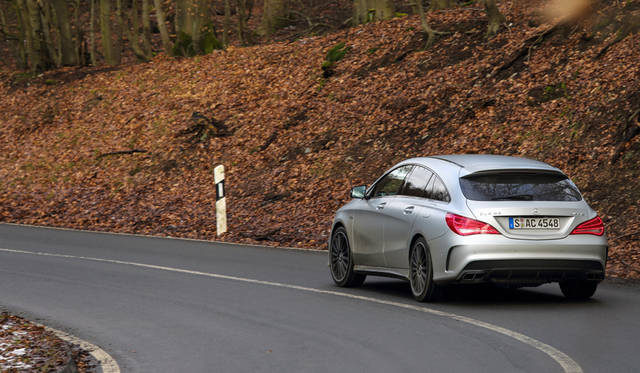 Mercedes-AMG CLA 45 4MATIC Shooting Brake ｜メルセデスAMG CLA 45 4MATIC シューティングブレーク