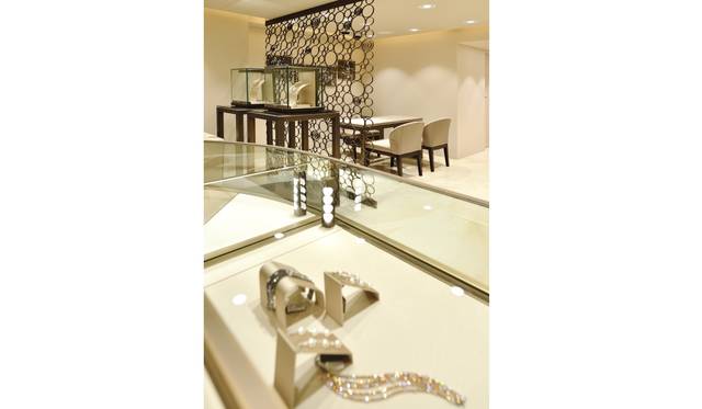 「ダミアーニ 銀座タワー」の3階