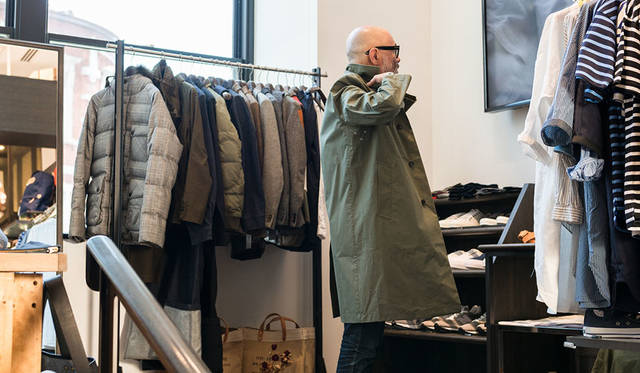 <strong>WORK NOT WORK｜ワーク ノット ワーク</strong><br />旗艦店「WORK NOT WORK URBAN RESEARCH KITTE丸の内店」にて