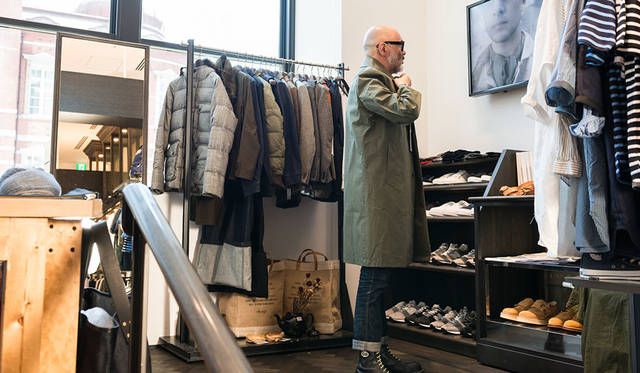 <strong>WORK NOT WORK｜ワーク ノット ワーク</strong><br />旗艦店「WORK NOT WORK URBAN RESEARCH KITTE丸の内店」にて