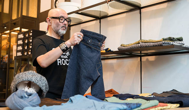 <strong>WORK NOT WORK｜ワーク ノット ワーク</strong><br />旗艦店「WORK NOT WORK URBAN RESEARCH KITTE丸の内店」にて