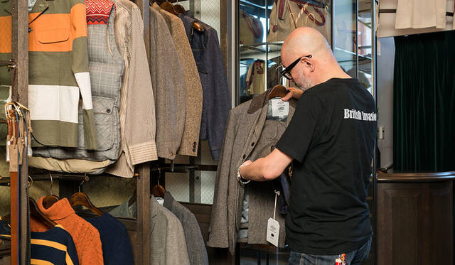 <strong>WORK NOT WORK｜ワーク ノット ワーク</strong><br />旗艦店「WORK NOT WORK URBAN RESEARCH KITTE丸の内店」にて