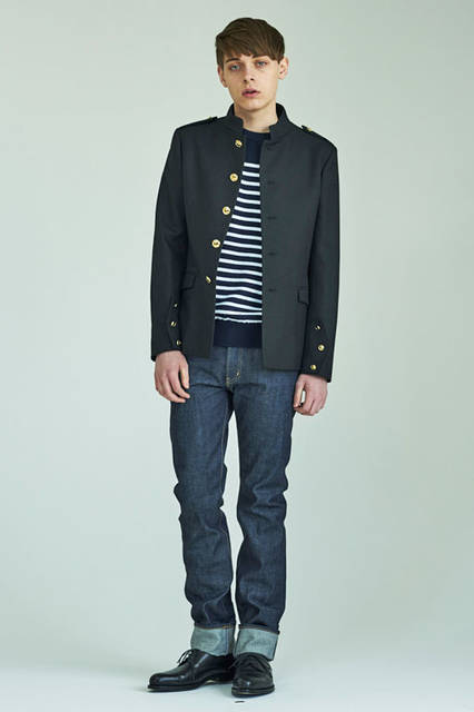 <strong>ANTHOLOGIE｜アンソロジー</strong><br /><strong>2015-16年 秋冬コレクション</strong>　ジャケット 8万2080円、セーター 3万9960円、パンツ 2万4840円