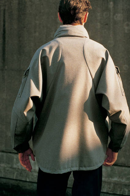 <strong>SOPHNET.｜ソフネット</strong><br /><strong>2015-16年 秋冬コレクション</strong>　マウンテンパーカ 7万3440円、パンツ 2万9160円