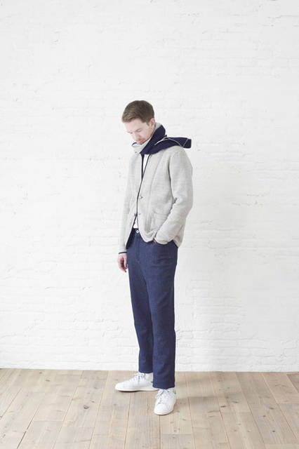 <strong>FLISTFIA｜フリストフィア</strong><br /><strong>2015-16年 秋冬コレクション</strong>　ジャケットカーディガン 1万9980円、スウェットマフラー 6480円、デニム 2万3760円