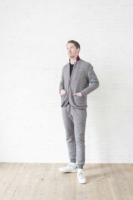 <strong>FLISTFIA｜フリストフィア</strong><br /><strong>2015-16年 秋冬コレクション</strong>　ジャケットカーディガン 1万9980円、スウェットパンツ 2万5920円