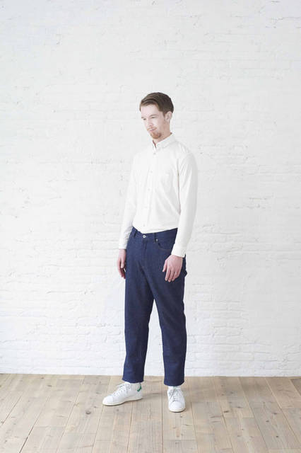 <strong>FLISTFIA｜フリストフィア</strong><br /><strong>2015-16年 秋冬コレクション</strong>　ロングスリーブBDシャツ 1万6200円、デニム 2万3760円