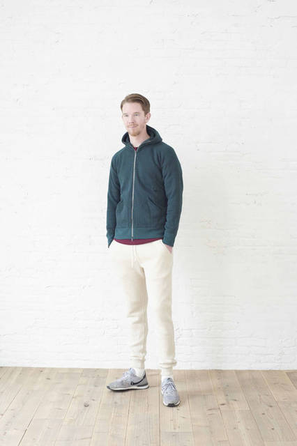 <strong>FLISTFIA｜フリストフィア</strong><br /><strong>2015-16年 秋冬コレクション</strong>　ジップアップパーカー1万9980円、スウェットパンツ 1万9980円