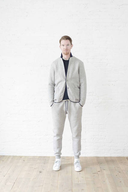 <strong>FLISTFIA｜フリストフィア</strong><br /><strong>2015-16年 秋冬コレクション</strong>　ジャケットカーディガン 1万9980円、スウェットパンツ 2万5920円