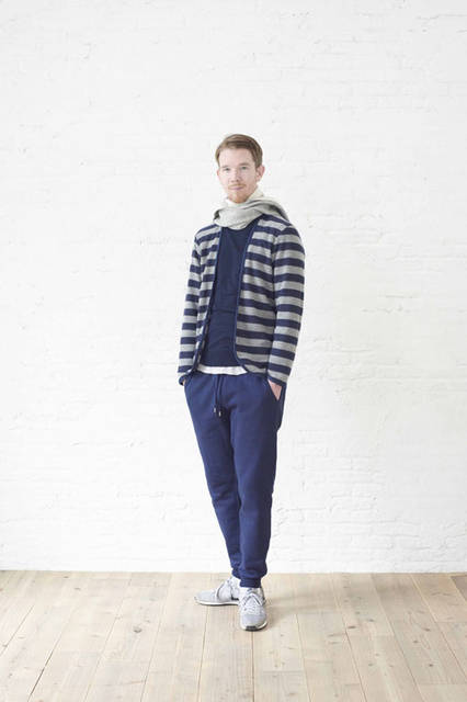 <strong>FLISTFIA｜フリストフィア</strong><br /><strong>2015-16年 秋冬コレクション</strong>　パイピングカーディガン 1万6200円、スウェットパンツ 2万3760円、スウェットマフラー　5400円