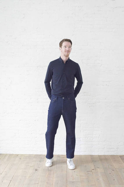 <strong>FLISTFIA｜フリストフィア</strong><br /><strong>2015-16年 秋冬コレクション</strong>　ロングスリーブBDシャツ 1万6200円、デニム 2万3760円