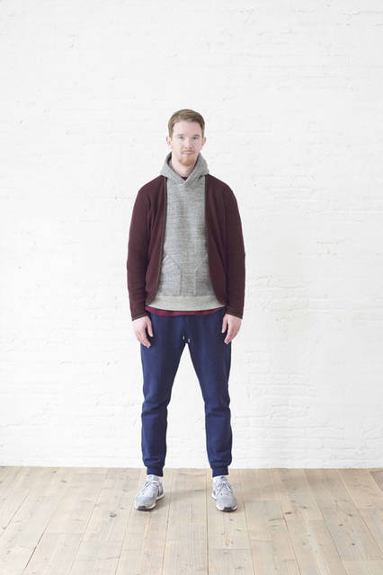 <strong>FLISTFIA｜フリストフィア</strong><br /><strong>2015-16年 秋冬コレクション</strong>　パイピングカーディガン 1万2312円、プルオーバーパーカー 1万5120円、スウェットパンツ 2万3760円