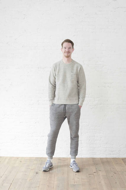 <strong>FLISTFIA｜フリストフィア</strong><br /><strong>2015-16年 秋冬コレクション</strong>　クルーネックスウェット 1万2960円、スウェットパンツ 1万9980円