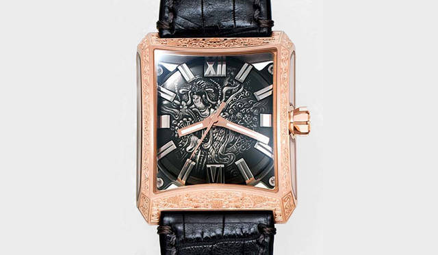 今回特別に三越55周年を記念して製作されたミナセの1点だけ販売される特別モデル。文字盤には、日本が誇る彫金師金川恵治氏の天女が描かれている<br /><br /><strong>ファイブ ウインドウズ K18</strong><br />ケース｜18KPG<br />サイズ｜46.5×38mm<br />防水｜5気圧<br />価格｜302万4000円<br />