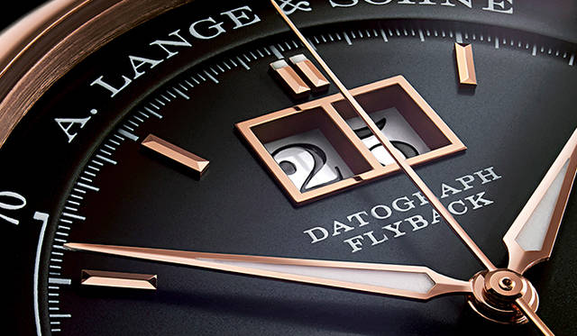 <strong>ダトグラフ アップ／ダウン</strong><br />直径｜41mm<br />ケース｜K18PG<br />ムーブメント｜手巻き<br />防水｜3気圧<br />機能｜フライバッククロノグラフ、プレシジョン・ジャンピングミニッツカウンター、アウトサイズデイト、パワーリザーブ表示<br />価格｜824万400円