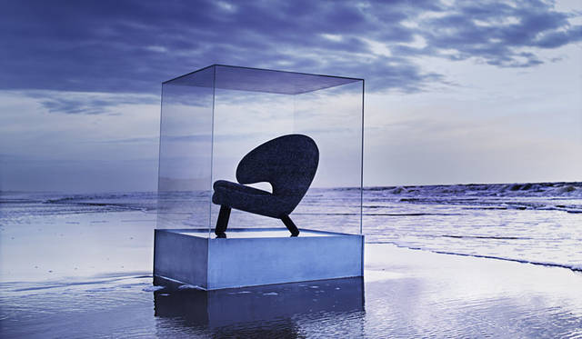 <strong>IDC OTSUKA｜IDC大塚家具</strong><br />ペリカンチェア75周年モデル「PELICAN MEETS MACBETH（アームチェアペリカン 75TH ＃056-132）」