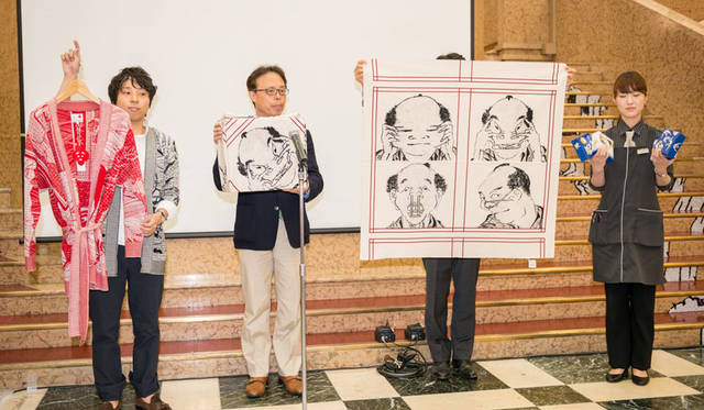 <strong>MITSUKOSHI｜日本橋三越本店</strong><br />三越アート＆クリエーション「北斎漫画の世界へようこそ」　日本橋三越本店全館でイベント・商品・店内装飾を連動。さまざまな場所で北斎漫画の画をフィーチャーした商品やサインを見つけることができる