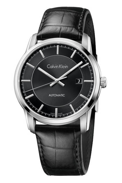 <strong>カルバン・クライン インフィニート</strong><br /> ケース｜ステンレススチール<br />直径｜42ｍｍ<br />厚さ｜9.35mm<br />ムーブメント｜自動巻き（ETA社製）<br />ストラップ｜レザー<br /> 機能｜時、分、秒針、デイト<br />防水｜日常生活防水<br />価格｜6万4840円<br />