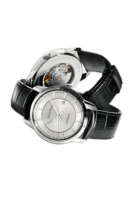 <strong>カルバン・クライン インフィニート</strong><br />ケース｜ステンレススチール<br /> 直径｜42ｍｍ<br />厚さ｜9.35mm<br />ムーブメント｜自動巻き（ETA社製）<br /> ストラップ｜レザー<br /> 機能｜時、分、秒針、デイト<br /> 防水｜日常生活防水<br /> 価格｜6万4840円<br />