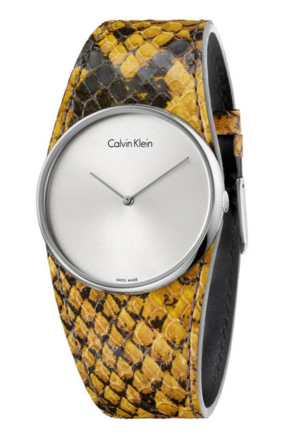 <strong>カルバン・クライン スペルバウンド</strong><br />ケース｜ステンレススチール<br />直径｜39ｍｍ<br />厚さ｜7.70mm<br />ムーブメント｜ クォーツ （ETA社製）<br />ストラップ｜レザー<br /> 防水｜日常生活防水<br /> 価格｜3万240円<br />