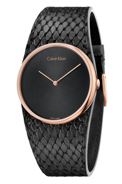 <strong>カルバン・クライン スペルバウンド</strong><br />ケース｜ステンレススチール<br />直径｜39ｍｍ<br />厚さ｜7.70mm<br />ムーブメント｜ クォーツ （ETA社製）<br />ストラップ｜レザー<br /> 防水｜日常生活防水<br /> 価格｜3万5640円<br />