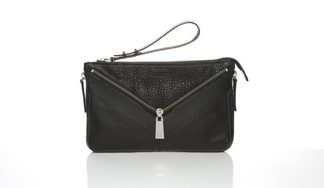 クラッチバッグ 3万2400円