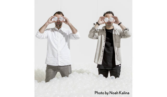 「レクサス デザイン アワード 2016」でメンターを務めるデザインユニット、スナーキテクチャー。2008年にダニエル・アーシャム氏とアレックス・ムーストン氏により結成され、アート・建築領域でつねにあらたな挑戦をつづけている。米国・カリフォルニアに拠点を置くアトリエ・マンフェルディーニの創業者兼オーナー。ロサンゼルス現代美術館(MOCA)のパビリオンをはじめ、アメリカ、ヨーロッパ、アジア各地でデザイン、アート、建築など様々なプロジェクトを手がける。世界的企業とのコラボレートでも知られている