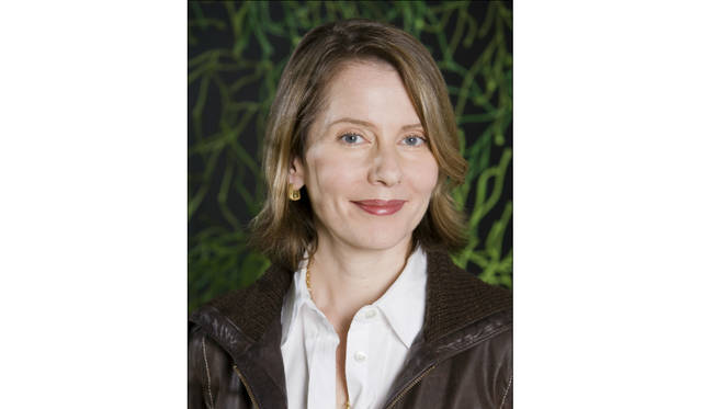 パオラ・アントネッリ氏。1994年よりニューヨーク近代美術館（MoMA）勤務し、現在は研究開発部門責任者で、建築、デザイン部門のシニアキュレーターでもある。デザインが世界的に影響力のあることが深く認識されるまで、その理解を広めることを目標としており、現代デザインに関する幾つかの特別展を主幹している