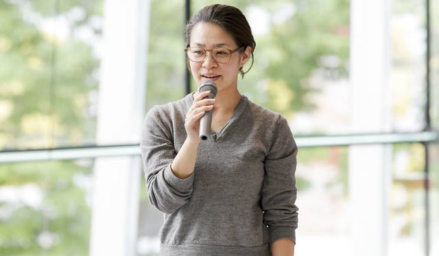 植村遥。京都府生まれ。2011年、オランダのGerrit Rietveld Acadmie建築デザイン学科卒業。2013年 、おなじくオランダのSandberg Instituutにて Studio for Immediate Spaces修士課程修了。現在は早稲田大学理工学術院建築学科博士課程に在籍。2007年からオランダを拠点とし、欧州宇宙技術研究センター（ESTEC）の月面基地の共同プロジェクトをはじめ、素材開発からパビリオン、住宅、ランドスケープなどさまざまなプロジェクトに携わる。Anne Holtrop事務所などを経て、2014年Uemura Architecture Lab主宰、ONDEL DE LINDE共同主宰