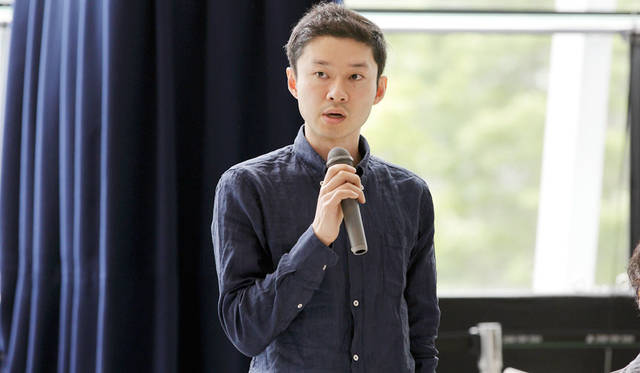 佐藤研也。宮城県生まれ。2005年、東京理科大学工学部建築学科卒業。2007年、同大学院卒業。卒業後、オランダのmoriko kira architectに勤務。2010年より、アーティストのArno van der Markが主催するdrftwd projectsに参加。2012年以降、プロジェクトオフィスのパートナーとなり、すべてのプロジェクトにかかわる。パブリックアートから、建築、ランドスケープ、都市スケールのリサーチまで、枠組みを超えたアプローチを実施。現代アートの制作やキュレーションにもかかわる。2015年4月、笹本直裕と共同でstudio niko設立。アムステルダムと東京を拠点に活動する