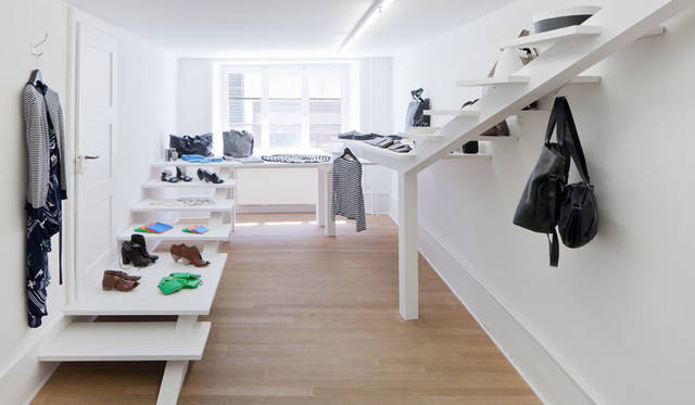 高濱史子《Cropped Staircase》2011