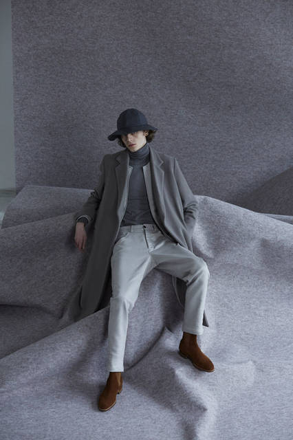 <strong>ITTY-BITTY｜イッティビッティ</strong><br /><strong>2015-16年 秋冬コレクション</strong>　Clear kersey‐Coat 14万400円、Jersey tex‐Blouson 3万4560円、Compact yarn‐Cut&sew 2万1600円、Fine flannel‐Hat 1万7280円