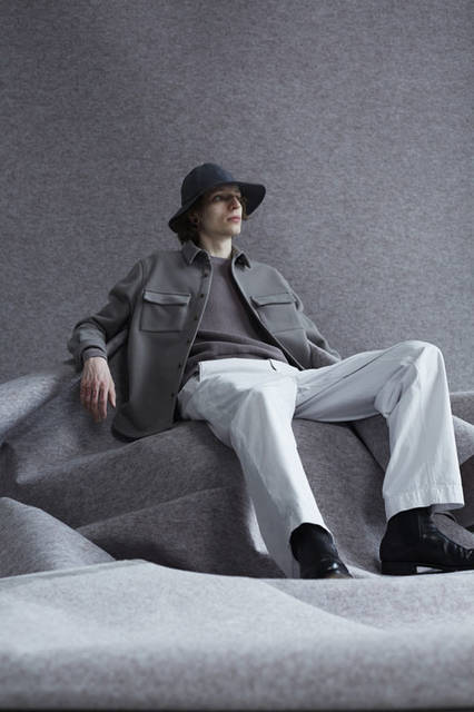 <strong>ITTY-BITTY｜イッティビッティ</strong><br /><strong>2015-16年 秋冬コレクション</strong>　Clear kersey‐Blouson 6万4800円、Tick waffle‐Cut&sew 2万5920円、Nylie weather‐Pants 2万9160円、Fine flannel‐Hat 1万7280円