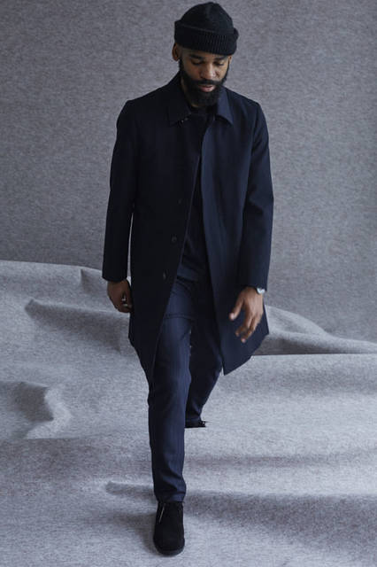 <strong>ITTY-BITTY｜イッティビッティ</strong><br /><strong>2015-16年 秋冬コレクション</strong>　Union gabardine‐Coat 8万6400円、 Mat stripe‐Shirt 2万4840円、Mat stripe‐Pants 3万2400円、 Burford knit‐Beanie 1万4040円